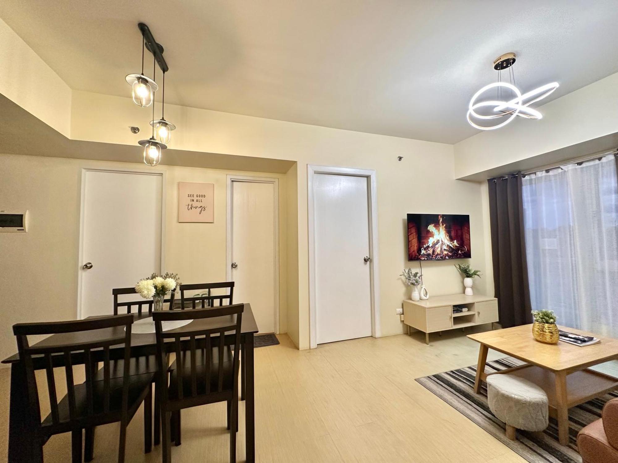 2-Bedroom Condo Unit With Balcony At Centrio Tower Beside Ayala Centrio Mall Downtown Cdo Кагаян де Оро Екстериор снимка